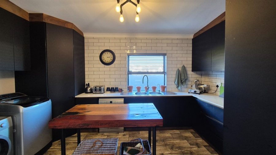 To Let 3 Bedroom Property for Rent in Myburgh Park Western Cape